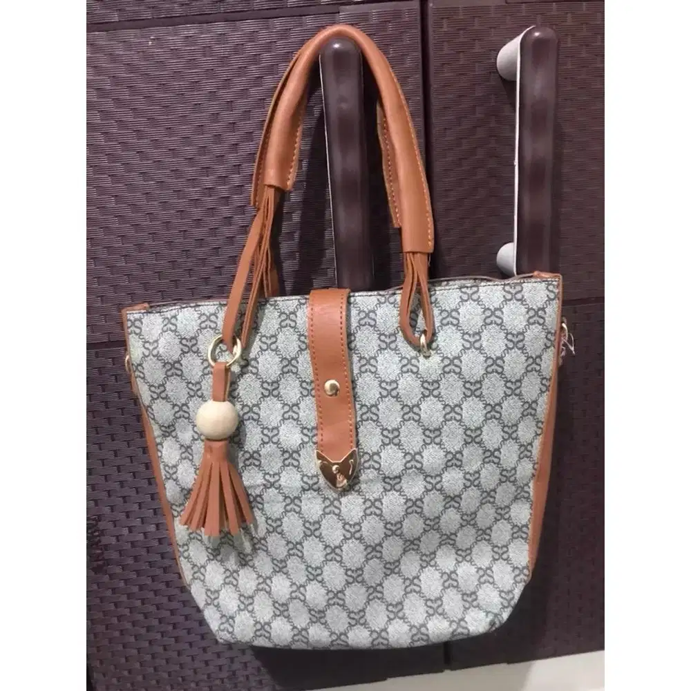 Tas Wanita Preloved Like New ( seperti baru )