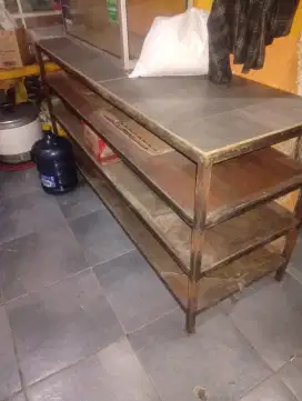 Meja susun besi