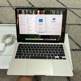 Macbook Air M2 13 inch STARLIGHT ram 8gb ssd 256gb garansi sd nov 2025