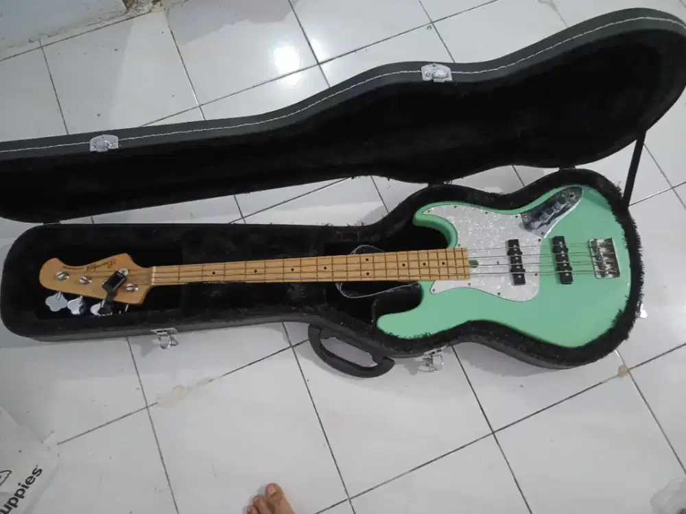 Gitar Bass merk Bacchus Series Universe Like New