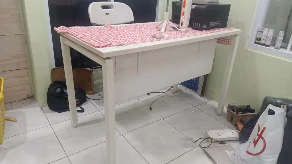Meja Kerja / Kantor