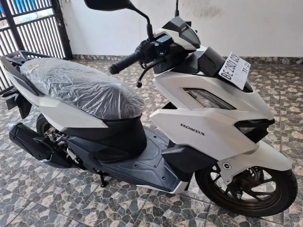 Km 9rb keyless ABS, honda vario 160 CBS iss 2024 bln 11 pajak panjang.