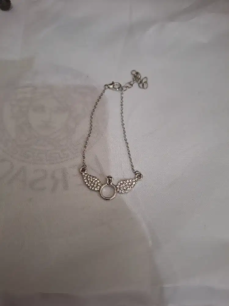 Gelang rantai silver 
Aksesori anak warna silve 
Limited edition 
Bara