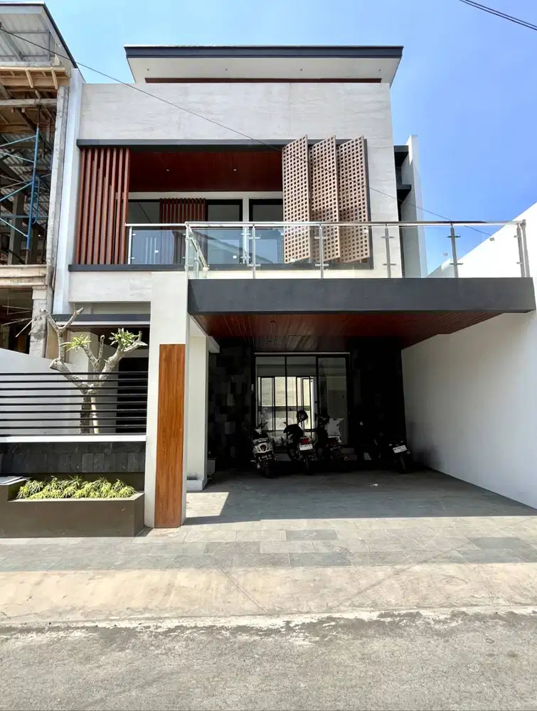 Rumah Baru dengan Kolam Renang dekat Jalan Palagan