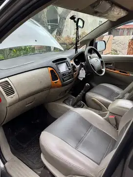 Toyota Kijang Innova 2011 Bensin