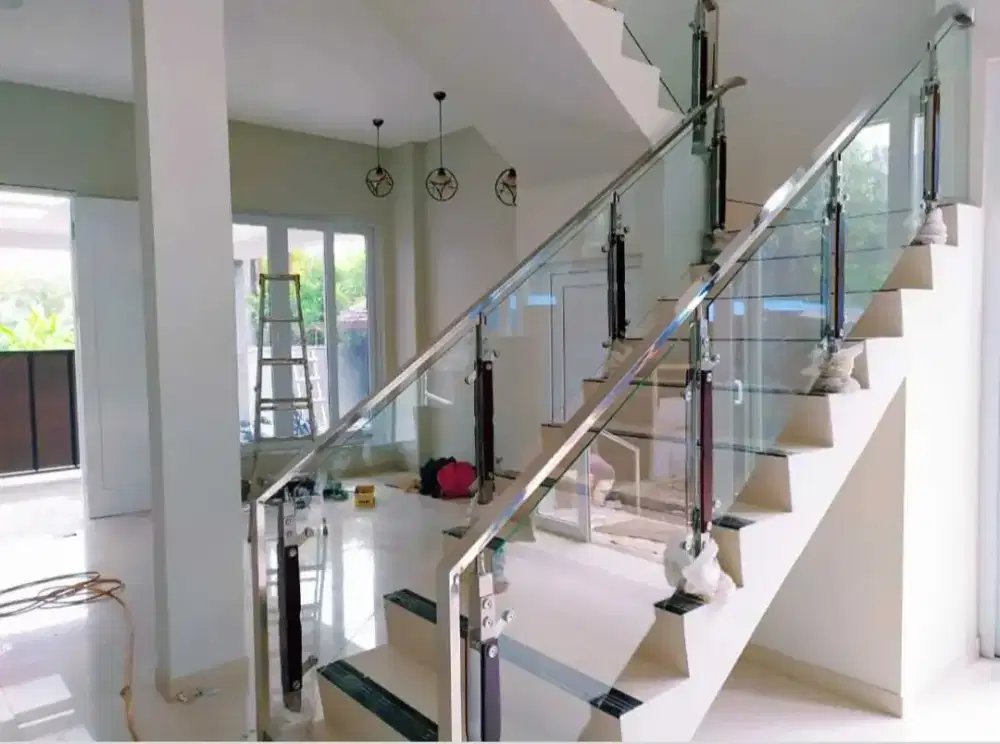 Railing tangga stainless minimalis
