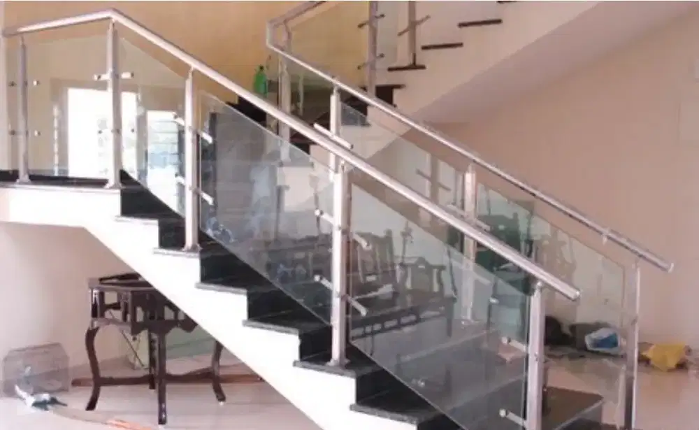 Railing tangga stainless dan balkon kaca stainless