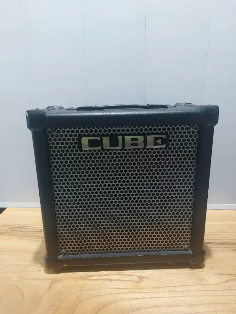 Amplifier Gitar ROLAND CUBE 40GX, mulus terawat semua fungsi normal