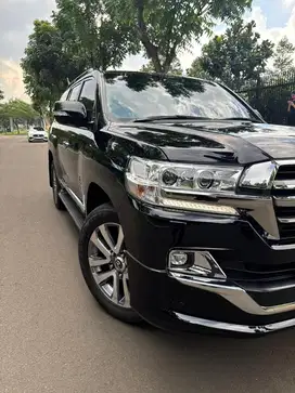 land cruiser vxr 2018/2019/2020 tangan 1 low km!