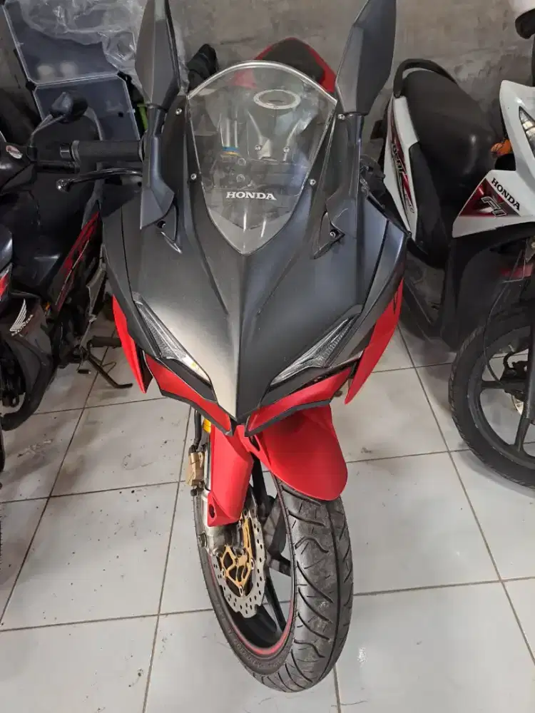 Di jual santai CBR 250RR 2021