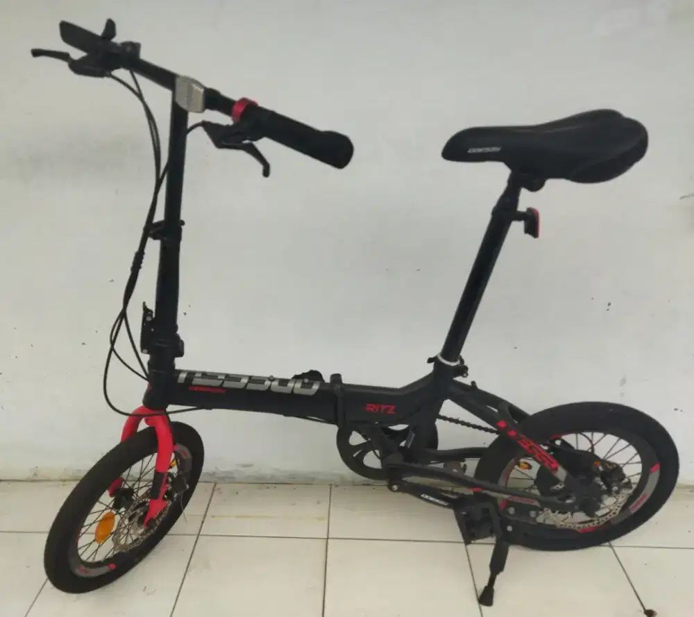 Sepeda lipat odessy, warna merah hitam, ukuran 16 inch