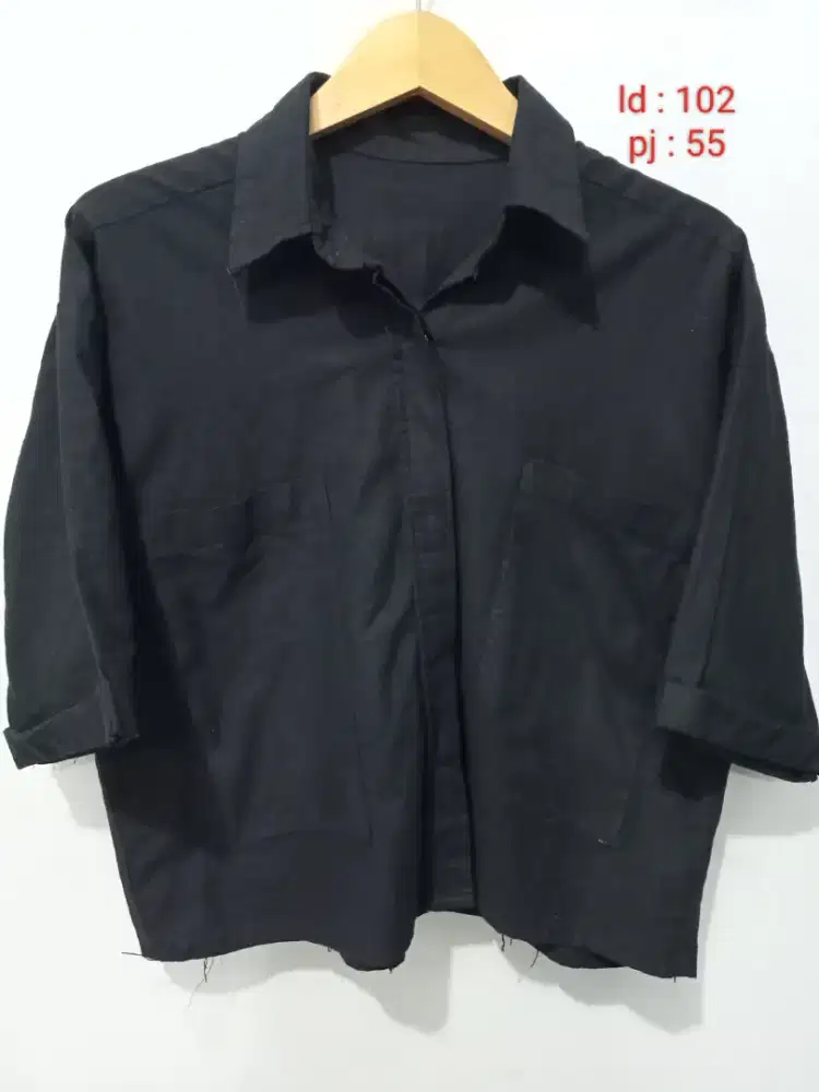 PRELOVED KEMEJA HITAM