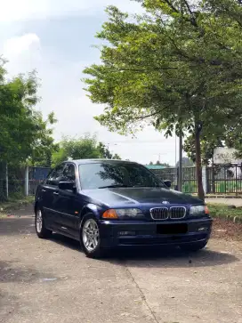 BMW 318i 1999 Bensin