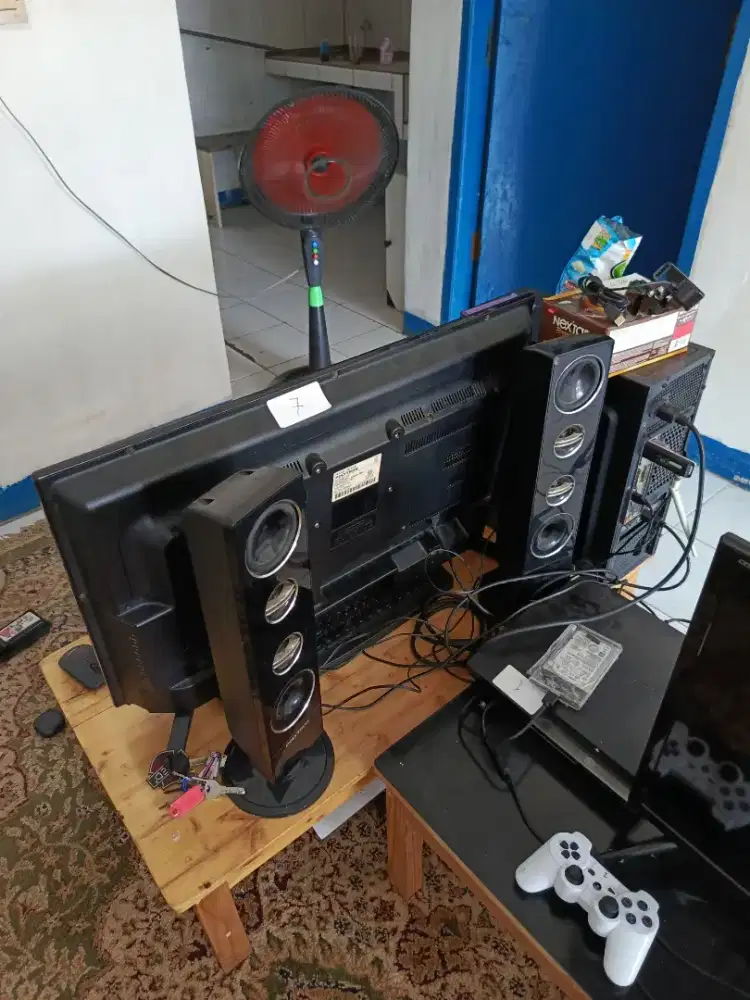 tv polytron dan speaker teater