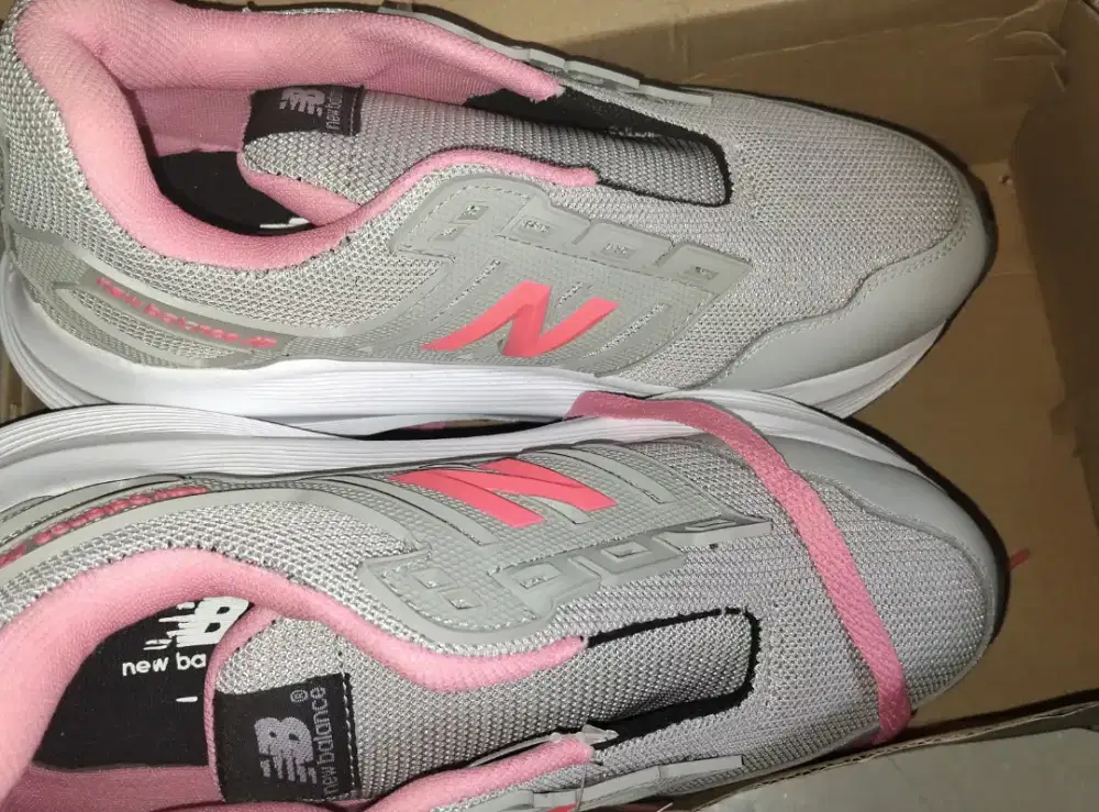 SEPATU RUNNING...