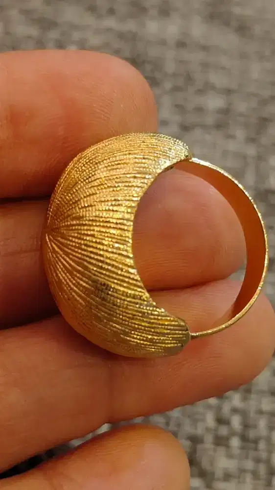 Authentic Monet Afrikaans Gold Tone Ring