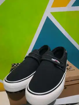 SABA FOOTWEAR SLIP ON