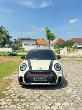 Mini cooper f56 twinturbo putih 2015