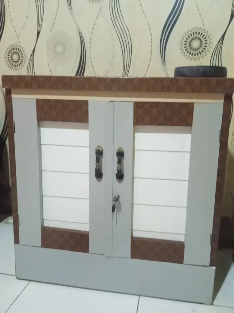Lemari pintu dua