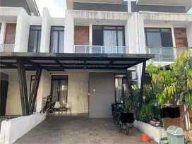 Turun harga! Rumah Semi furnished Modern Minimalist Metland Transyogi
