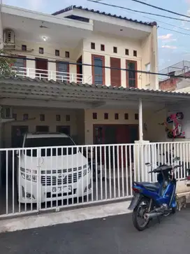Disewakan Rumah Minimalis 2 lantai di Tebet Timur, Jalan 2 mobil lebar