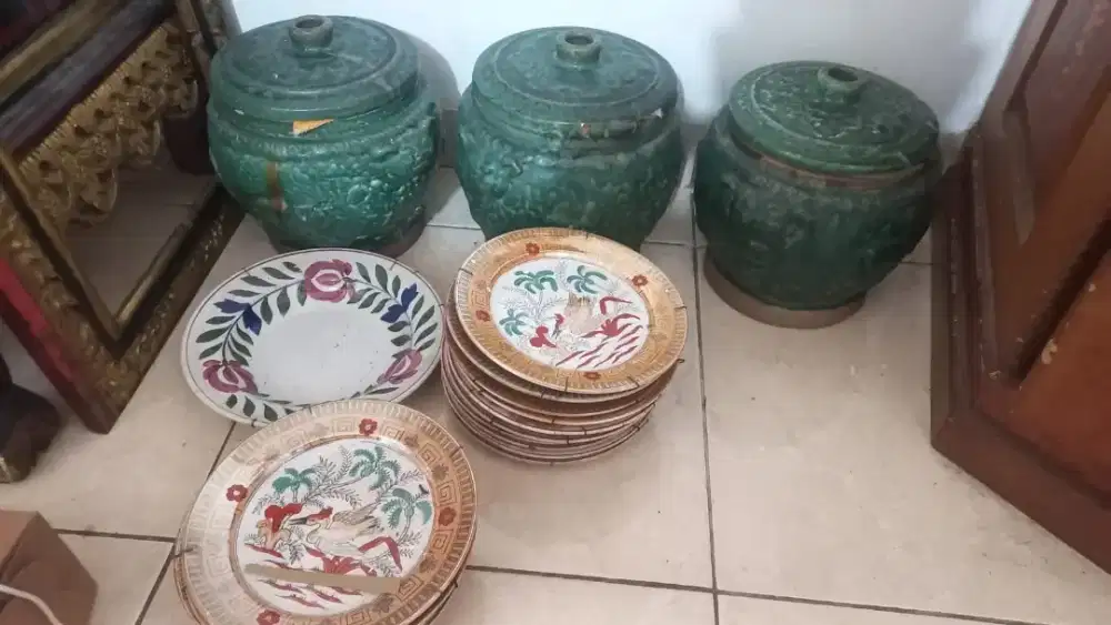 Piring kuno Eropa dan Guci Siam kuno 3 pcs