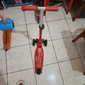 Scooter maxi micro bekas