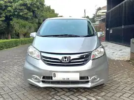 Honda Freed PSD 1.5 E Matic Silver KM 70 Ribu Istimewa ( Nego )