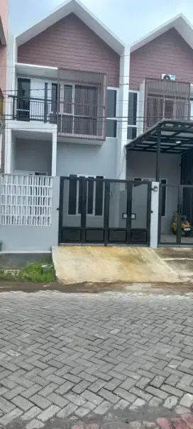 Rumah baru 2 lantai akses jalan lebar