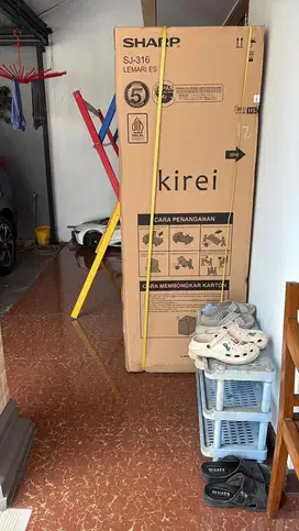 Dijual Kulkas Baru Hadiah Merk Sharp