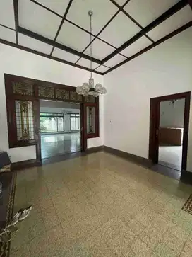 Rumah Kolonial Belanda Luas 1021 Meter di Poros Jalan Raya Ijen Boulevard Kota Malang
