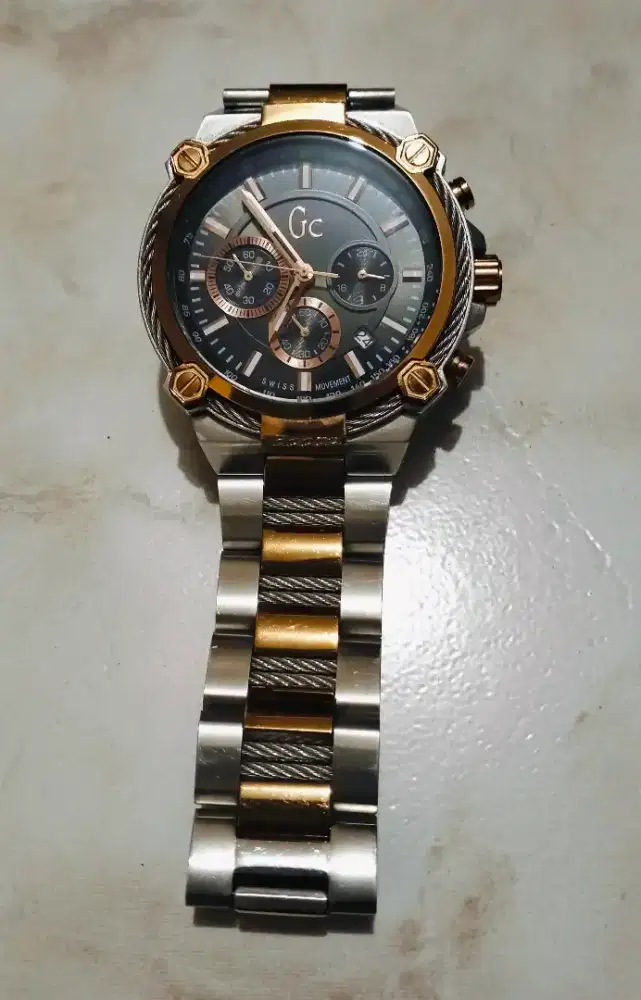 Jam tangan Guess Collection