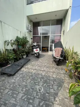 Di jual rumah kepa duri 3 1/2 Lt akses 2 mobil lega