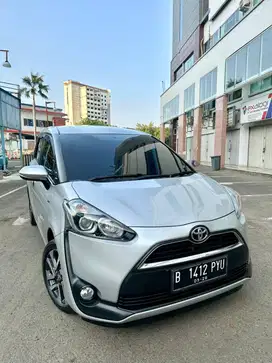 Toyota Sienta V 2016 M/T Record