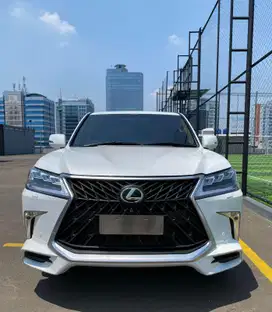 Lexus LX570 tahun 2015