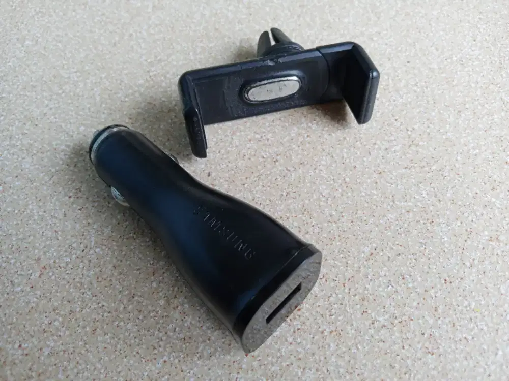 Car charger dan Car holder