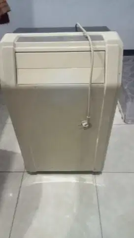 AC portable merk Midea