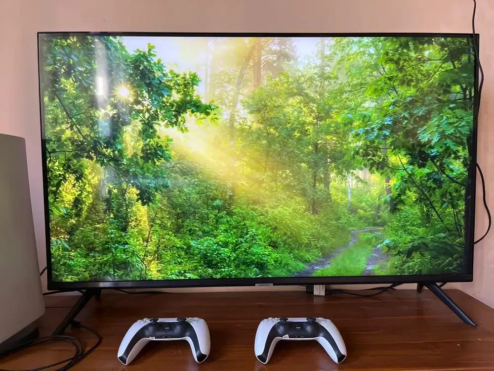 TV Samsung (Smart TV) 43 Inch AU7002 - 4K UHD, Mulus & Jernih Banget!