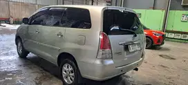Toyota Kijang Innova 2005 Bensin