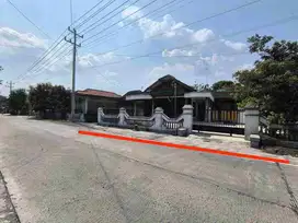Rumah Luas Siap Huni Tepi Jln Besar di Sragen