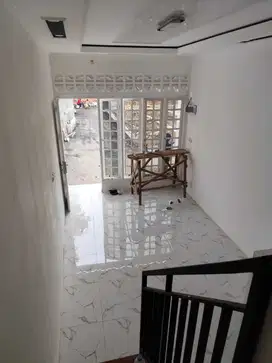 DIJUAL RUMAH 2 LANTAI AKSES MOBIL DEKAT MAL DI CONDET JAKARTA TIMUR