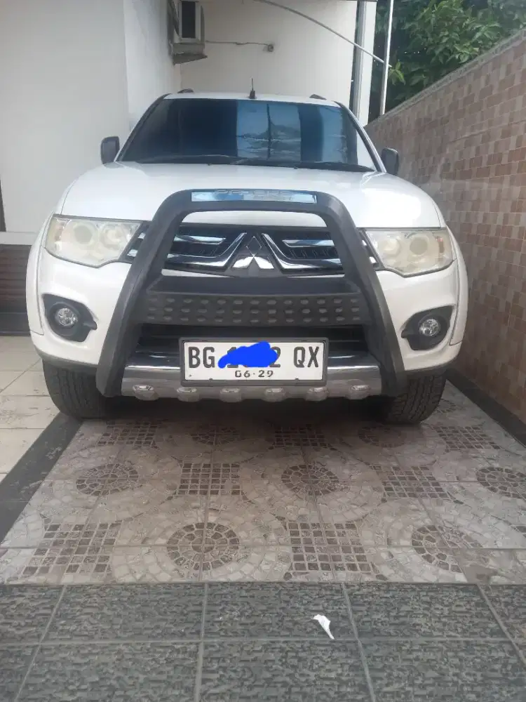 Mobil Pajero Putih GLS Manual 2014