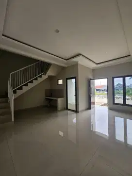 Rumah mewah layout luas lokasi disisi jalan raya