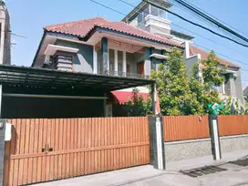Sewa full furnished + kolam renang rumah karangrejo dekat AKPOL