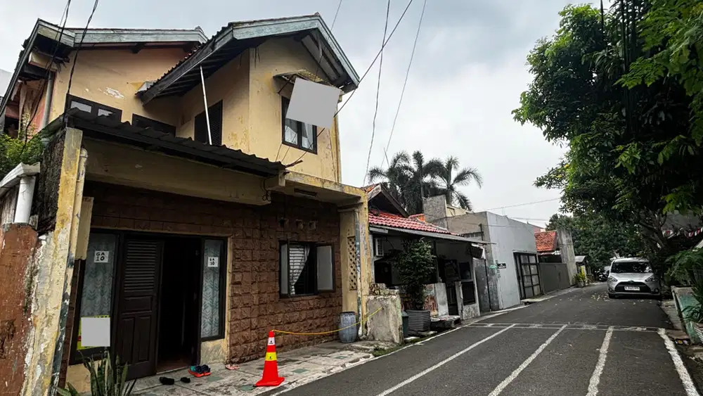 Rumah 2 Lantai Akses Jalan Luas 2 Mobil di Menteng Dalam, Dekat Mall K