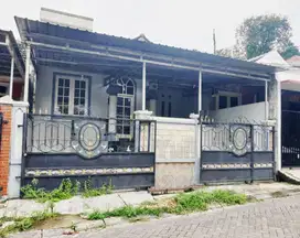 Dijual Cepat Rumah Tingkat 1,5 Lantai Di Daerah Perumahan Permata Puri