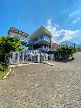 Dijual 2 Bangunan Villa Full Furnish di Kota Wisata Batu
