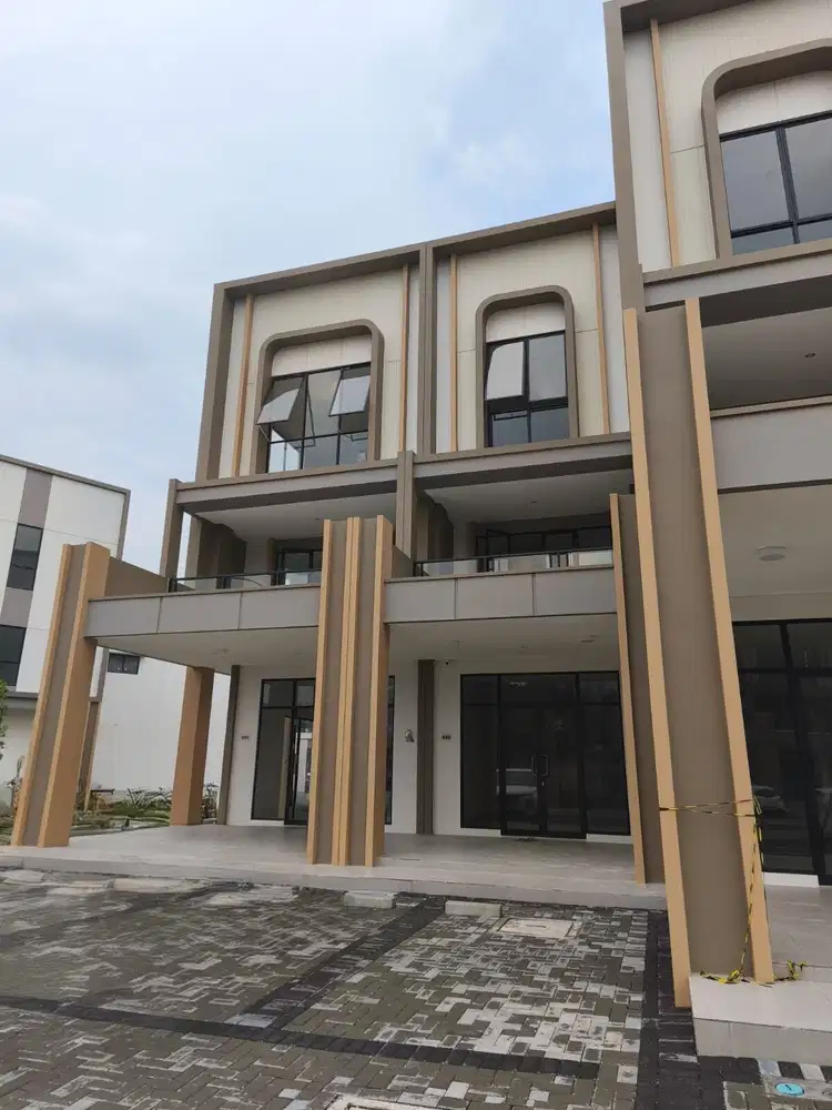 Ruko IL LAGO STUDIO LOFT Gading Serpong 3 Lantai Hadap Jalan