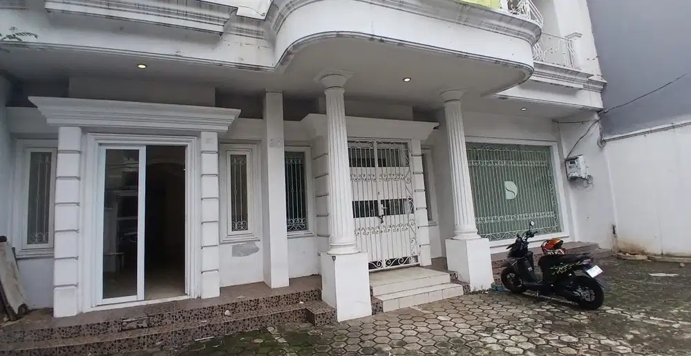 Disewakan Ruko Luas dan Besar Dengan Lokasi Strategis di Gandaria