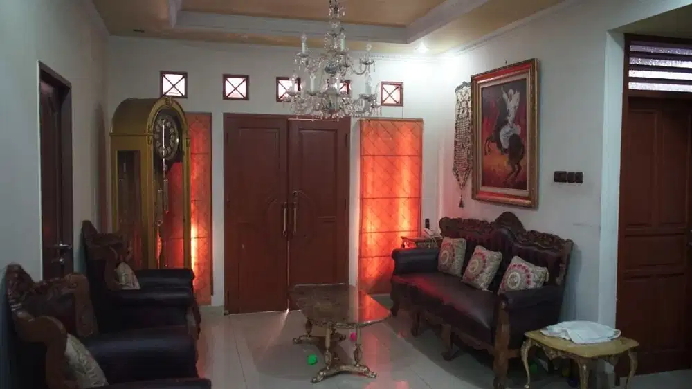 Rumah Kayu Putih 2 Lantai, LT 160 m2, Jalan 2 Mobil, Hook, Bagus